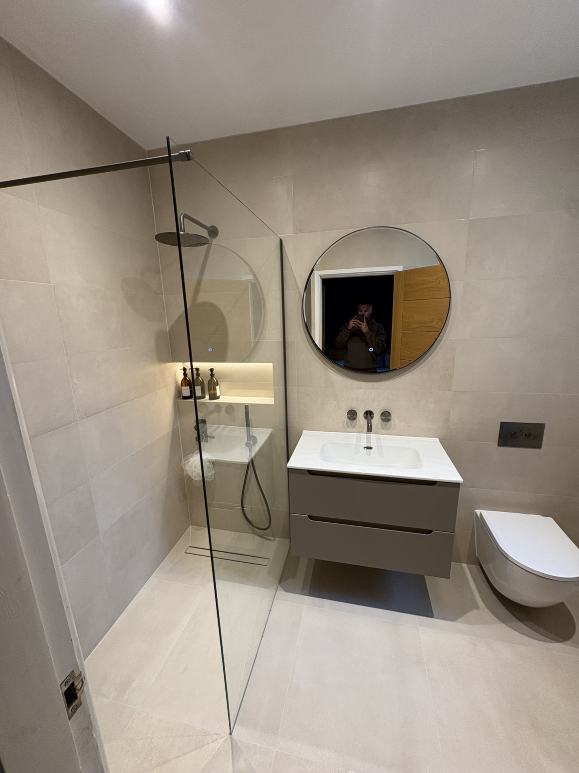Modern walk-in shower bathroom by JMB Plumbing & Heating